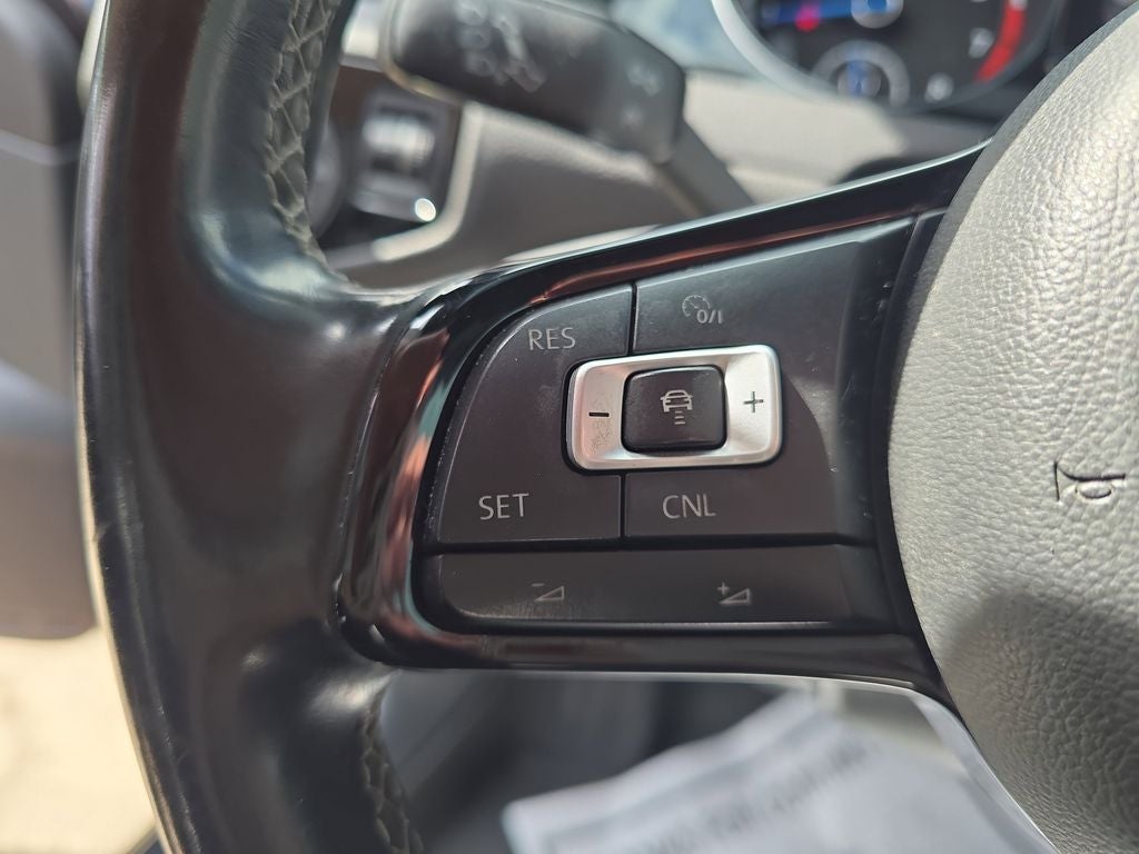 2017 Volkswagen Golf R 4-Door w/DCC & Navigation