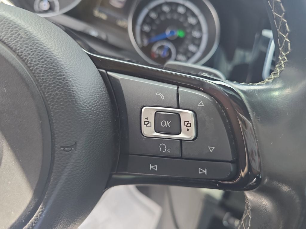 2017 Volkswagen Golf R 4-Door w/DCC & Navigation