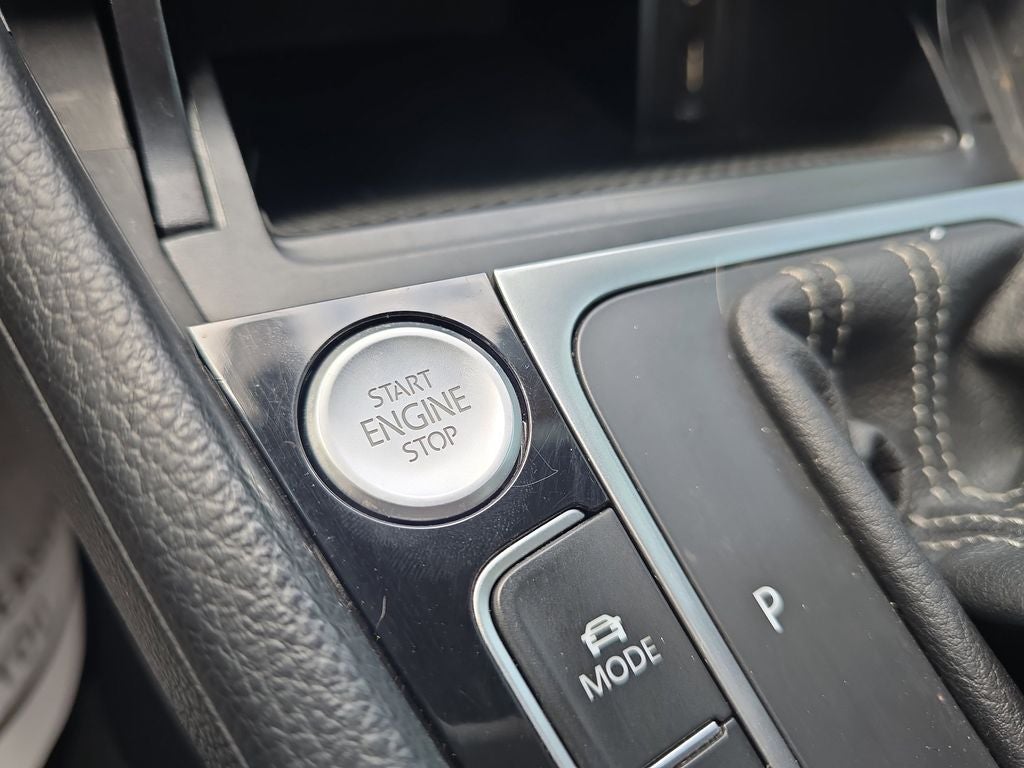 2017 Volkswagen Golf R 4-Door w/DCC & Navigation